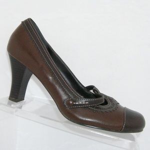 Mudd 'Maguire' brown round toe mary jane heels 10M
